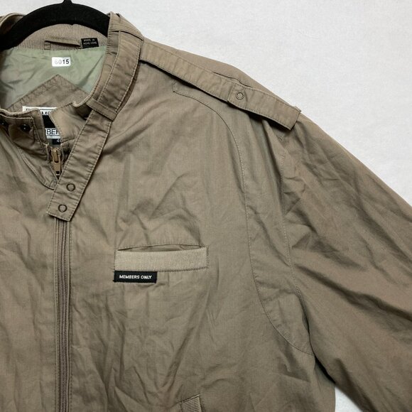 VINTAGE Members Only Bomber Jacket Mens 46 Tan Full Zip Windbreaker 80s Epaulets - Picture 2 of 16